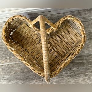Heart basket